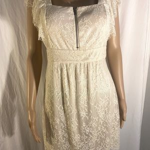 beautiful lace and ivory color dress size large